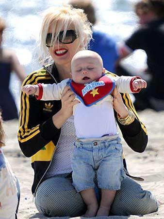 Artık karnını özgürce sergiliyor