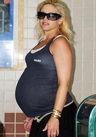 Artık karnını özgürce sergiliyor