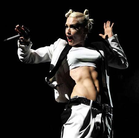 Artık karnını özgürce sergiliyor