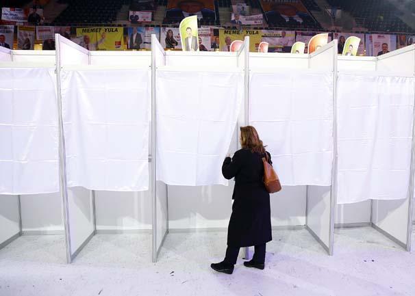 CHP kurultayında liste savaşları Oylama başladı...