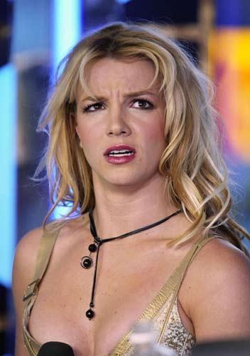 Britney havuz başında