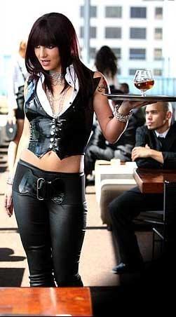 Britney havuz başında