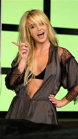 Britney havuz başında