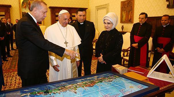 Cumhurbaşkanı Erdoğan, Papa ile görüştü ilk açıklama geldi...