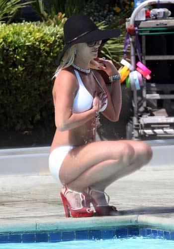 Rihannaya koruma tacizi