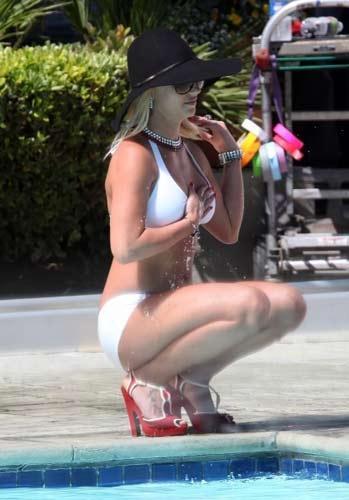 Rihannaya koruma tacizi