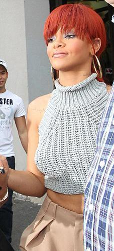 Rihannaya koruma tacizi