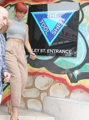 Rihannaya koruma tacizi