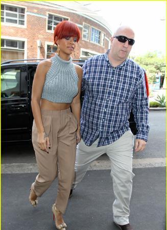 Rihannaya koruma tacizi
