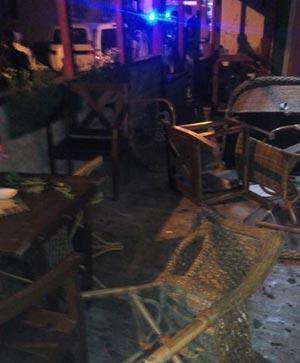 Kitabevine satırlı saldırı