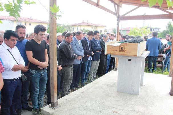 Denizde boğulan üç kardeş toprağa verildi