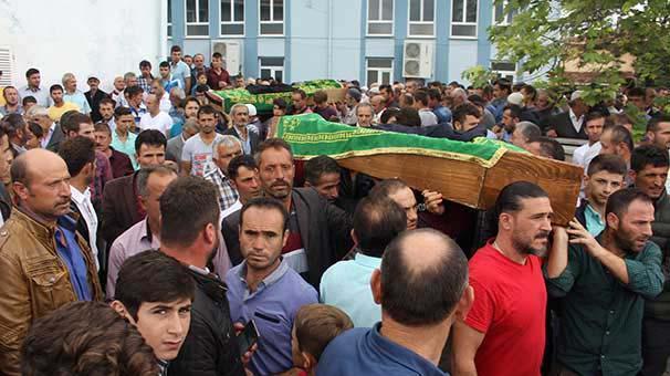 Denizde boğulan üç kardeş toprağa verildi