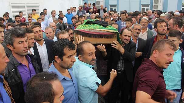 Denizde boğulan üç kardeş toprağa verildi