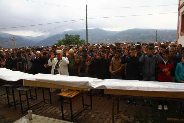 Denizde boğulan üç kardeş toprağa verildi