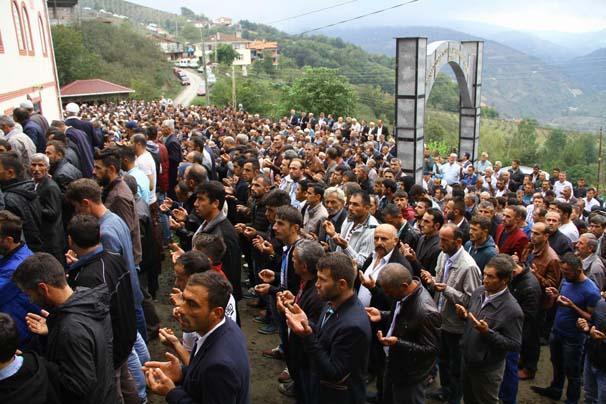 Denizde boğulan üç kardeş toprağa verildi