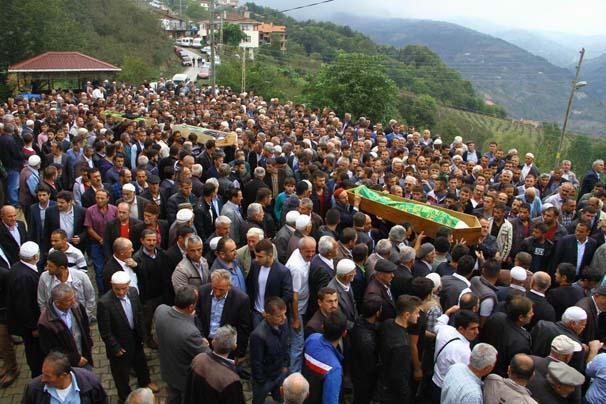 Denizde boğulan üç kardeş toprağa verildi