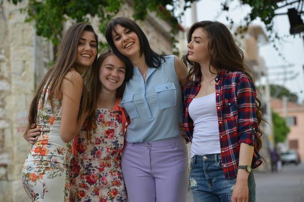 Ünlü oyuncu Emre Kınay, Güneşin Kızları’ setinde kameramanlık yaptı