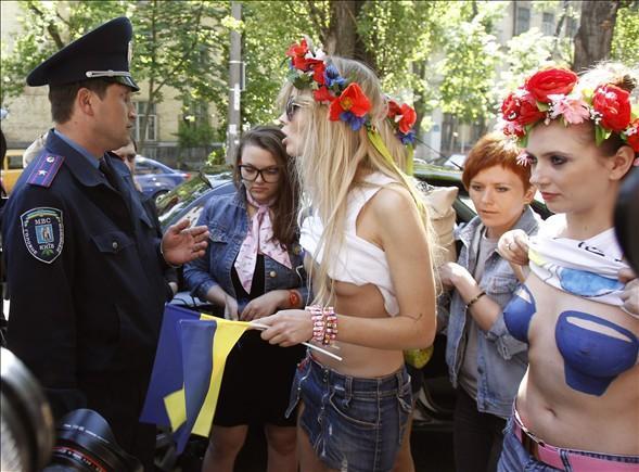 Semiz rus buvilar jinsiy aloqa Uch porno video