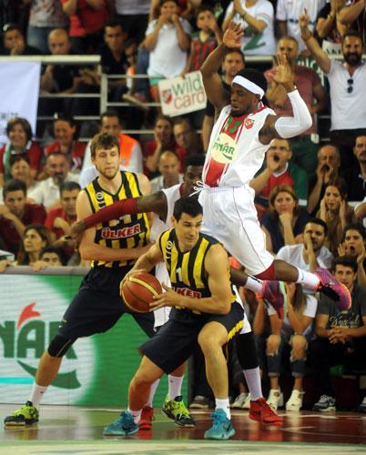 Pınar Karşıyaka - Fenerbahçe Ülker: 82-64
