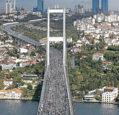 İstanbul koşuyor, ben de