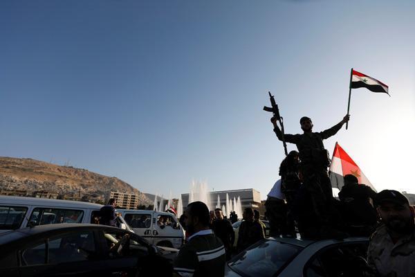 Son dakika... Ünlü bombardıman uçağı B-1ler vurdu