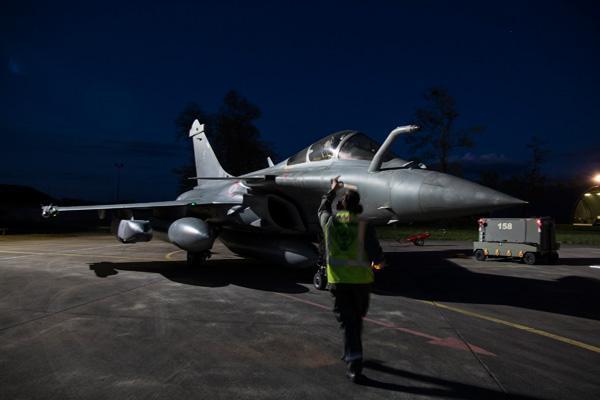 Son dakika... Ünlü bombardıman uçağı B-1ler vurdu