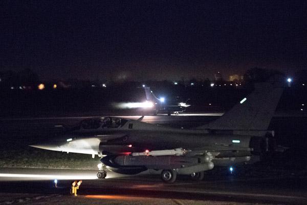 Son dakika... Ünlü bombardıman uçağı B-1ler vurdu