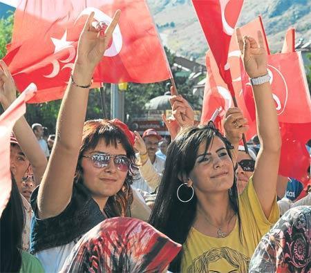 MHP’nin doğusu ‘öze dönüş’ batısı ‘yeni’nin peşinde