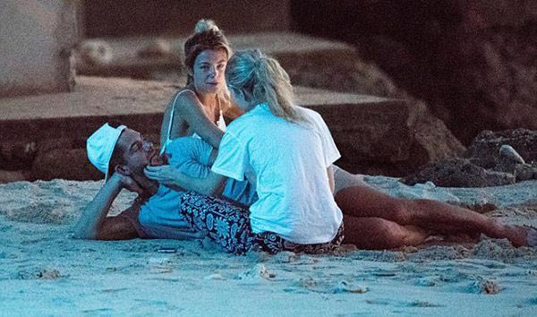 Sahilde kimseye aldırmadılar