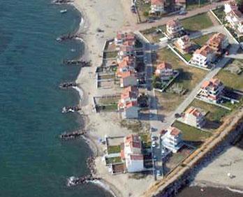 Altınovayı deniz kemiriyor