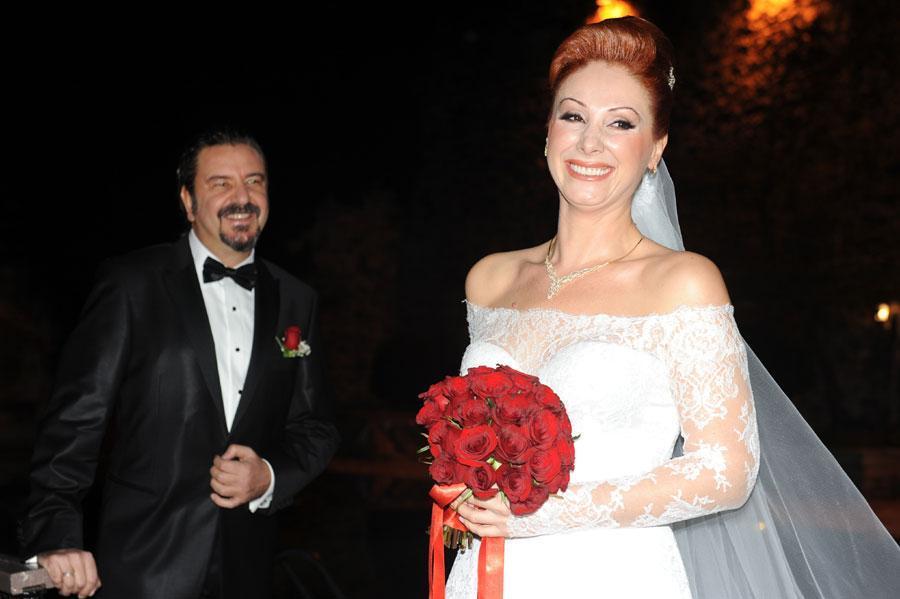 Acun koltuk değnekleriyle geldi