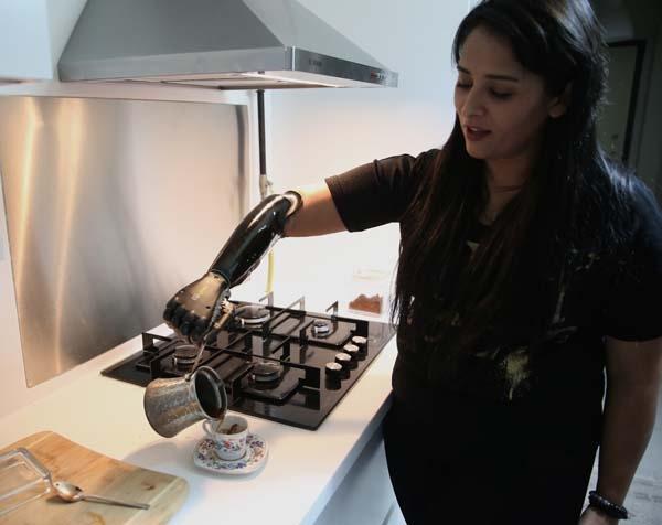 Yaşadıkları yıldırmadı, Revoyla hayata tutundu