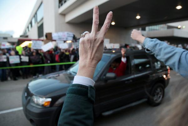Son dakika: Trumpa tepkiler büyüyor Ünlü yıldızlar kürsüden haykırdı