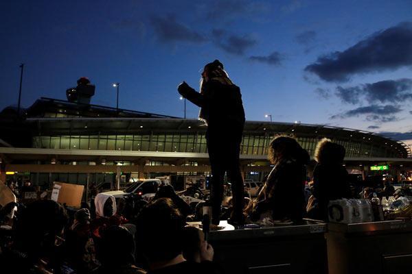 Son dakika: Trumpa tepkiler büyüyor Ünlü yıldızlar kürsüden haykırdı