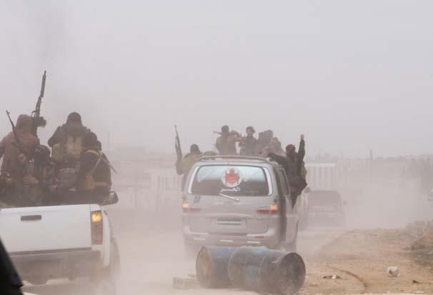 Son dakika: El Babda birlikler ilçe merkezine böyle girdi Son dakika: El Babda birlikler ilçe merkezine böyle girdi