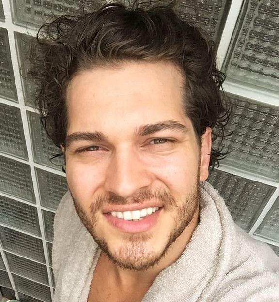 Çağatay Ulusoy yeni partneriyle tanıştı