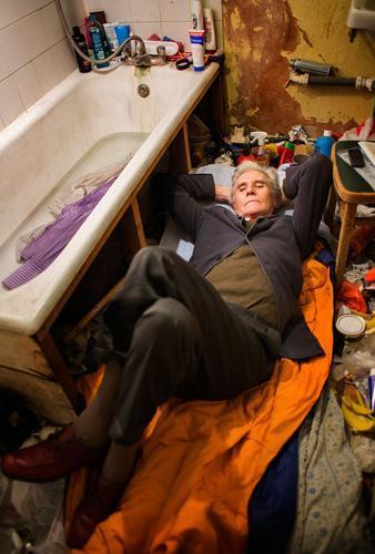 Tüm yaşamı burada geçiyor