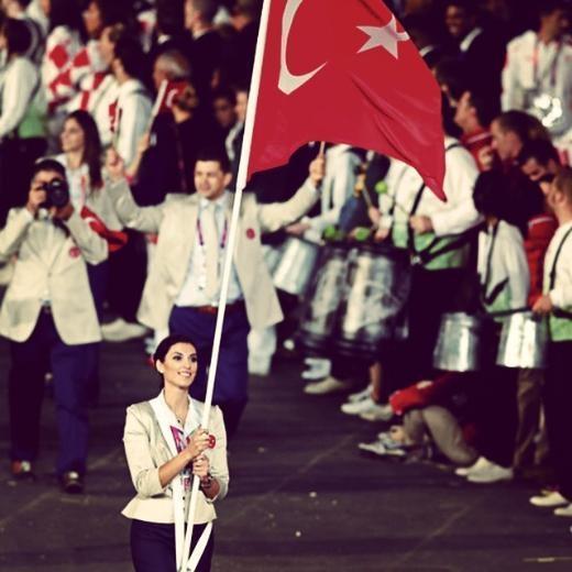 Ünlülerden 19 Mayıs mesajları