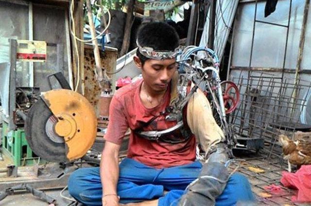 Hurdalardan biyonik kol yaptı Hurdalardan biyonik kol yaptı