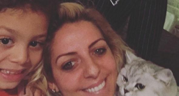 Defne Joy Fosterin oğlu büyüdü