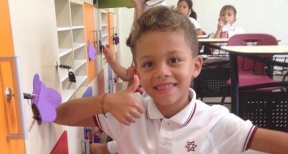 Defne Joy Fosterin oğlu büyüdü