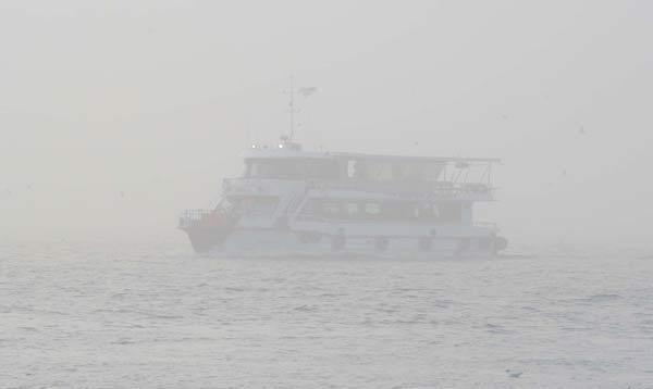 Son dakika: İstanbulda yoğun sis Köprü görünmez oldu