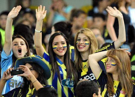 KADIKÖY’DE KADIN DEVRİMİ