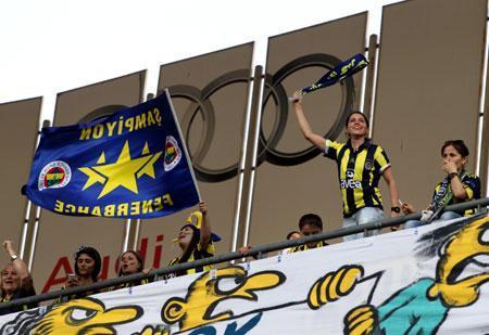 KADIKÖY’DE KADIN DEVRİMİ