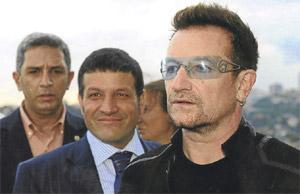‘Bono Başbakanın heybeti karşısında önünü ilikledi’