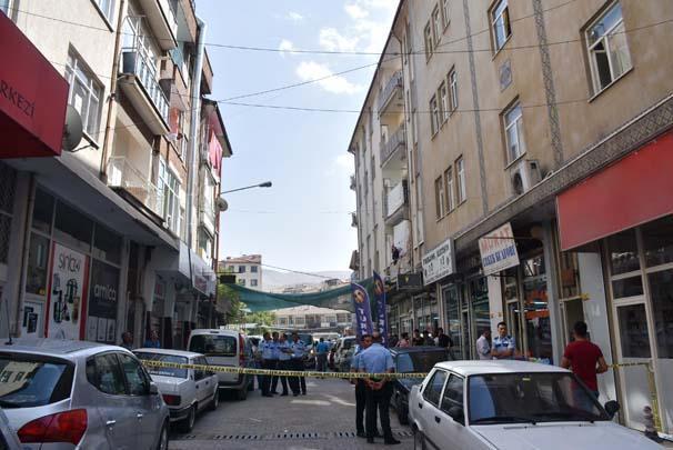 Afgan çocuk 5inci kattan düştü, anne gözaltına alındı