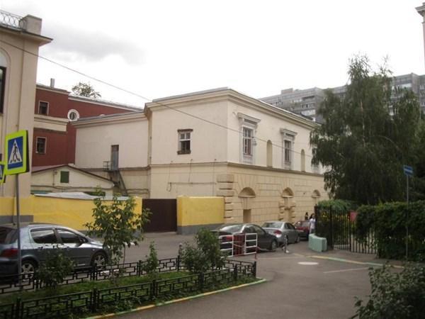 Sıradan bir bina gibi duruyor ama...