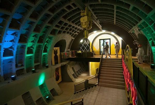 Sıradan bir bina gibi duruyor ama...