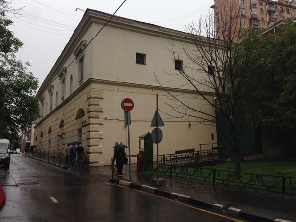 Sıradan bir bina gibi duruyor ama...