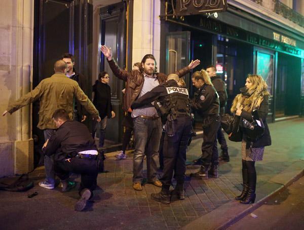 Son dakika... Pariste saldırıya uğrayan polisler Türkiyenin tanıtma ofisini koruyordu